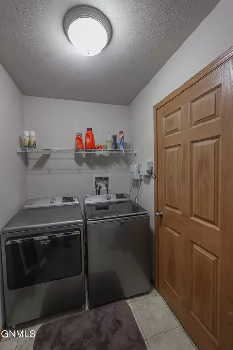 1621 Bison Dr, Williston, ND 58801 photo 24