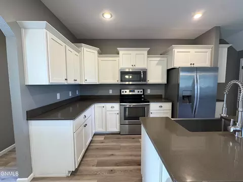 4003 E Calgary Ave, Bismarck, ND 58503 photo 27