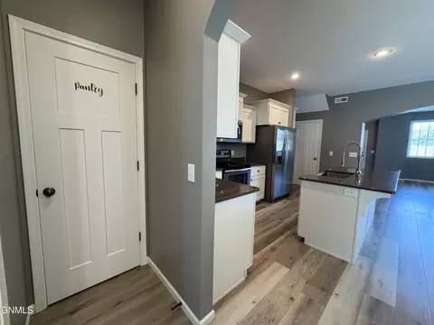 4003 E Calgary Ave, Bismarck, ND 58503 photo 32