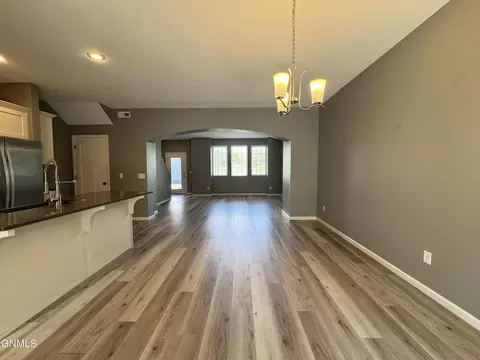 4003 E Calgary Ave, Bismarck, ND 58503 photo 42