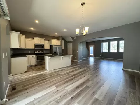 4003 E Calgary Ave, Bismarck, ND 58503 photo 41