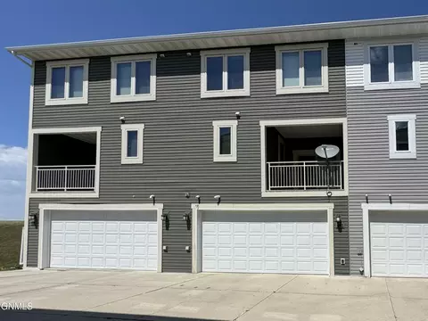 4003 E Calgary Ave, Bismarck, ND 58503 photo 2