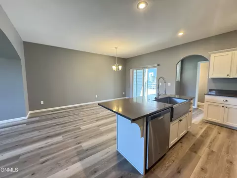4003 E Calgary Ave, Bismarck, ND 58503 photo 38