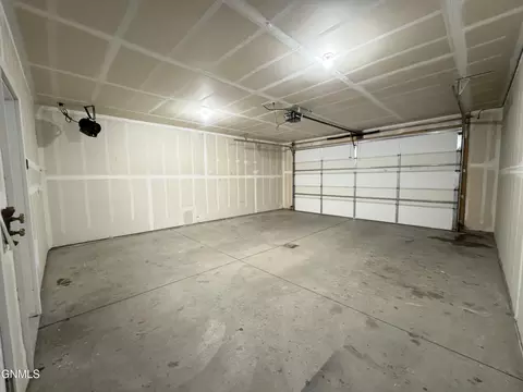 4003 E Calgary Ave, Bismarck, ND 58503 photo 11