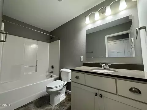 4003 E Calgary Ave, Bismarck, ND 58503 photo 53