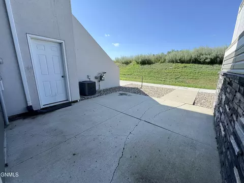 4003 E Calgary Ave, Bismarck, ND 58503 photo 17