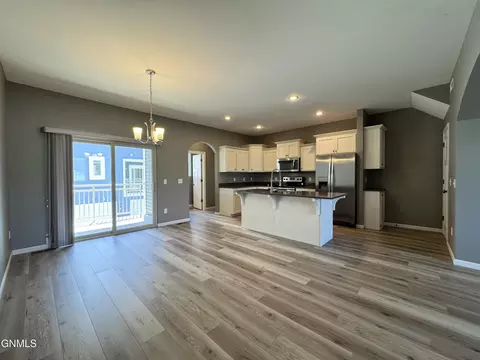 4003 E Calgary Ave, Bismarck, ND 58503 photo 40