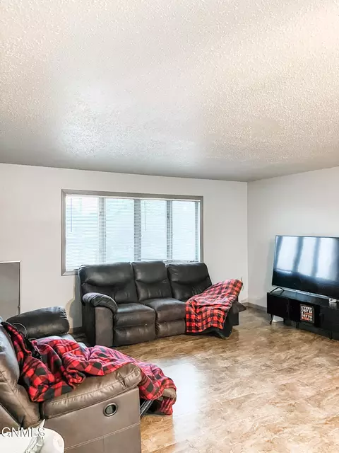 720 6th St W, Williston, ND 58801 photo 7