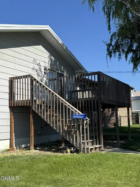 720 6th St W, Williston, ND 58801 photo 3