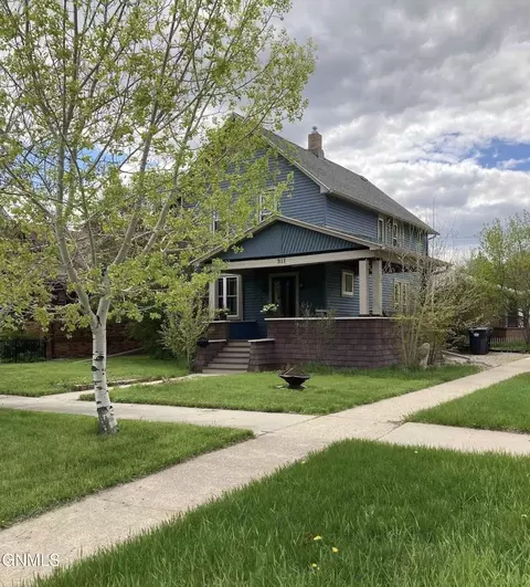 311 5th Ave NW, Mandan, ND 58554