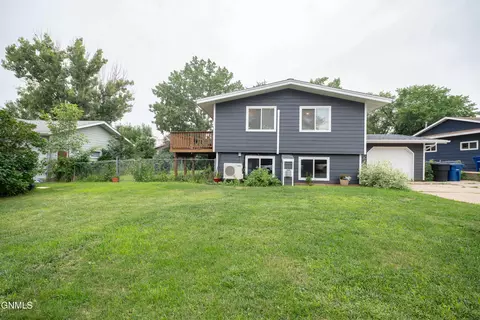 1469 2nd Ave E, Dickinson, ND 58601