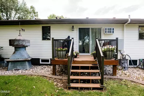 215 3rd Ave W, Gackle, ND 58442 photo 6