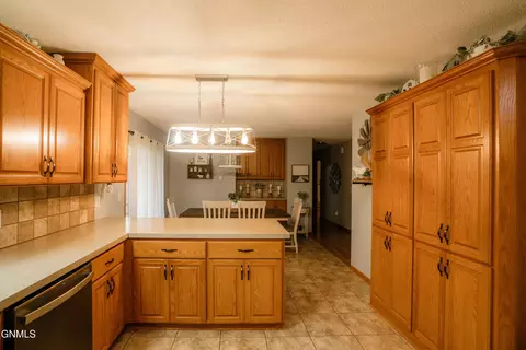 215 3rd Ave W, Gackle, ND 58442 photo 9