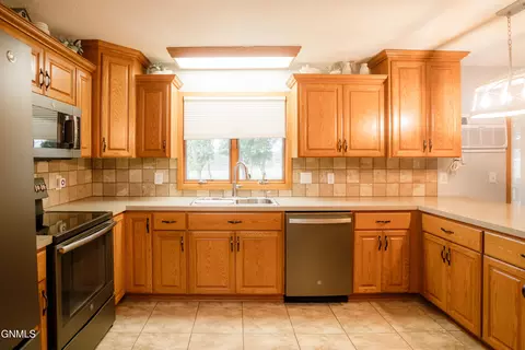215 3rd Ave W, Gackle, ND 58442 photo 8