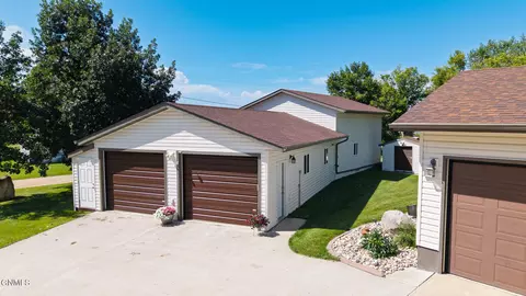 215 3rd Ave W, Gackle, ND 58442 photo 3