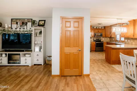 215 3rd Ave W, Gackle, ND 58442 photo 14