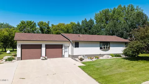 215 3rd Ave W, Gackle, ND 58442 photo 2