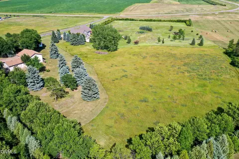5021 Boulder Dr, Bismarck, ND 58504 photo 2