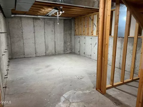 5021 Boulder Dr, Bismarck, ND 58504 photo 25