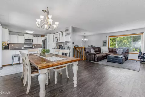 935 N 33rd St, Bismarck, ND 58501 photo 4