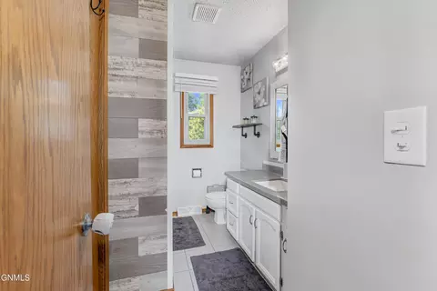 935 N 33rd St, Bismarck, ND 58501 photo 13