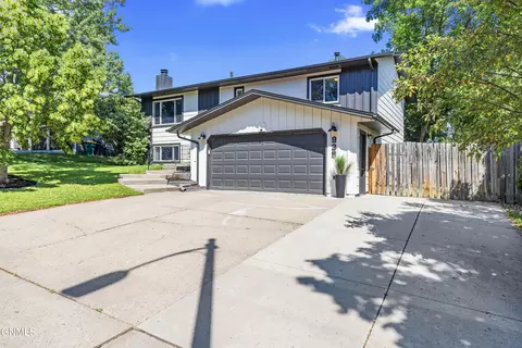 935 N 33rd St, Bismarck, ND 58501