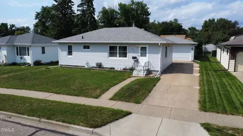 2516 A Ave E, Bismarck, ND 58501