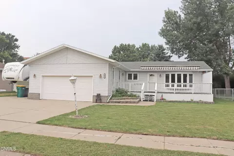 2613 11th Ave NW, Mandan, ND 58554