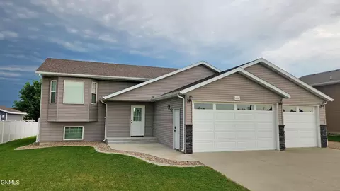 6350 Dolan Dr, Lincoln, ND 58504