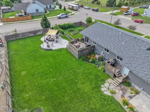2015 Bison Dr, Williston, ND 58801