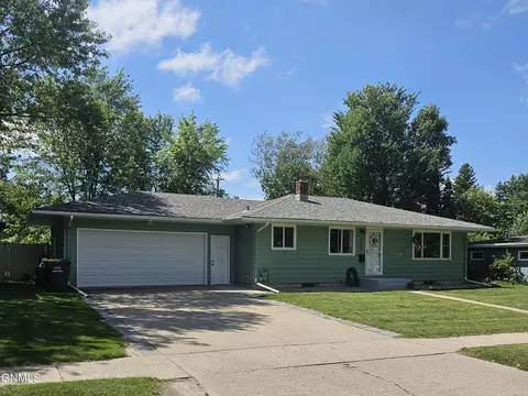 205 15th Ave NE, Jamestown, ND 58401