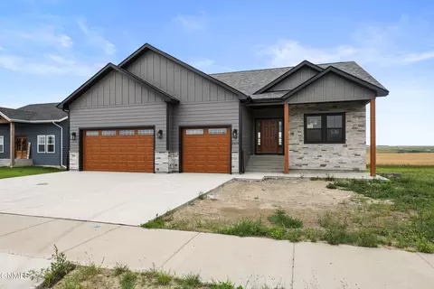 2623 44th Ave W, Williston, ND 58801 photo 2