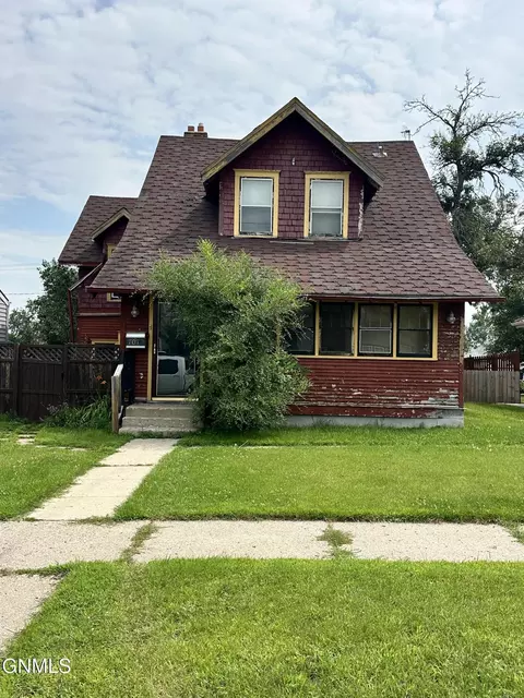 707 5th Ave SE, Jamestown, ND 58401