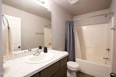 Bath - 603 Cobblestone Loop SW, Mandan, ND 58554 photo 1 of 2