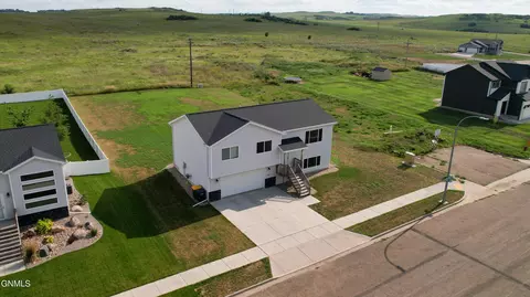 View/Area - 603 Cobblestone Loop SW, Mandan, ND 58554 photo 2 of 5
