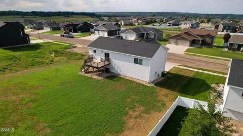 View/Area - 603 Cobblestone Loop SW, Mandan, ND 58554 photo 3 of 5
