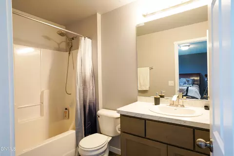Bath - 603 Cobblestone Loop SW, Mandan, ND 58554 photo 2 of 2