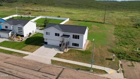 603 Cobblestone Loop SW, Mandan, ND 58554