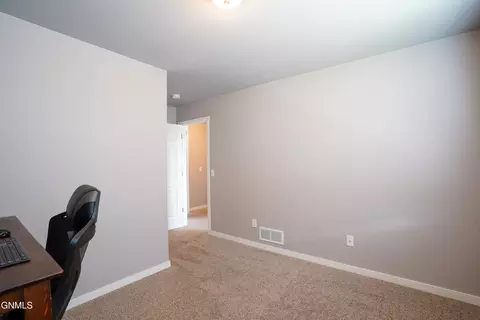 Bedroom - 603 Cobblestone Loop SW, Mandan, ND 58554 photo 2 of 4