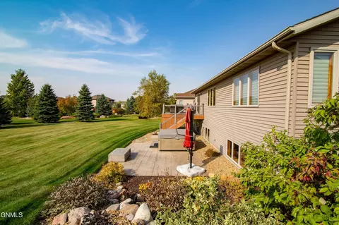 Exterior - 3102 Clairmont Rd, Bismarck, ND 58504 photo 3 of 7