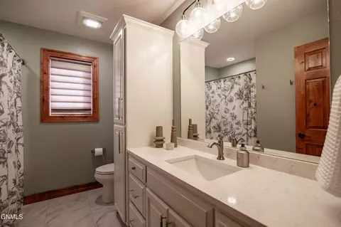 Bath - 3102 Clairmont Rd, Bismarck, ND 58504 photo 8 of 12
