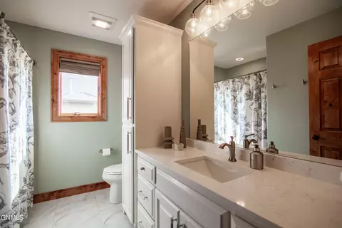 Bath - 3102 Clairmont Rd, Bismarck, ND 58504 photo 7 of 12