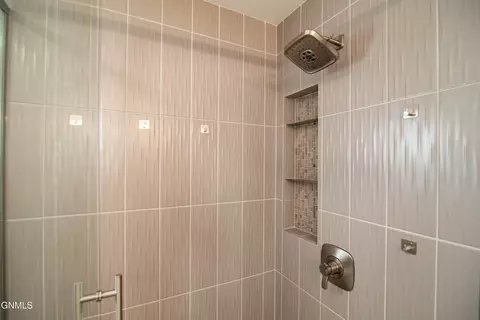 Bath - 3102 Clairmont Rd, Bismarck, ND 58504 photo 5 of 12