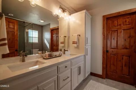 Bath - 3102 Clairmont Rd, Bismarck, ND 58504 photo 3 of 12