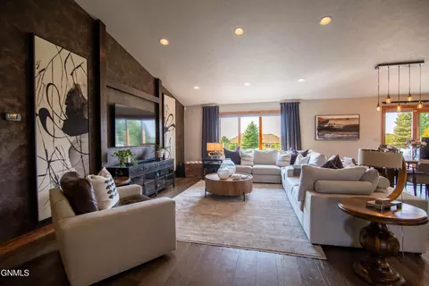 Living - 3102 Clairmont Rd, Bismarck, ND 58504 photo 1 of 5