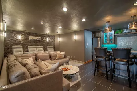 Living - 3102 Clairmont Rd, Bismarck, ND 58504 photo 4 of 5