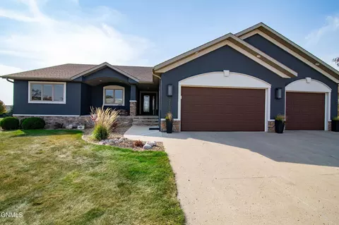 3102 Clairmont Rd, Bismarck, ND 58504