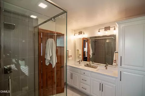 Bath - 3102 Clairmont Rd, Bismarck, ND 58504 photo 6 of 12