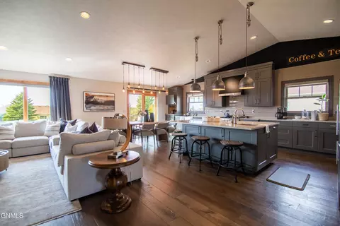 Kitchen - 3102 Clairmont Rd, Bismarck, ND 58504 photo 7 of 10