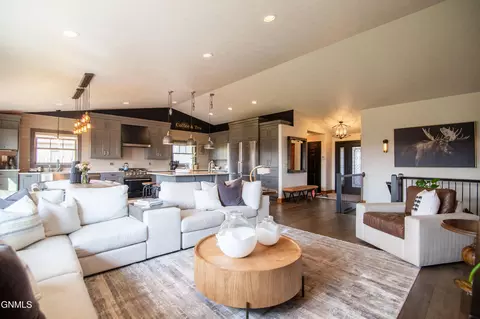 Living - 3102 Clairmont Rd, Bismarck, ND 58504 photo 3 of 5
